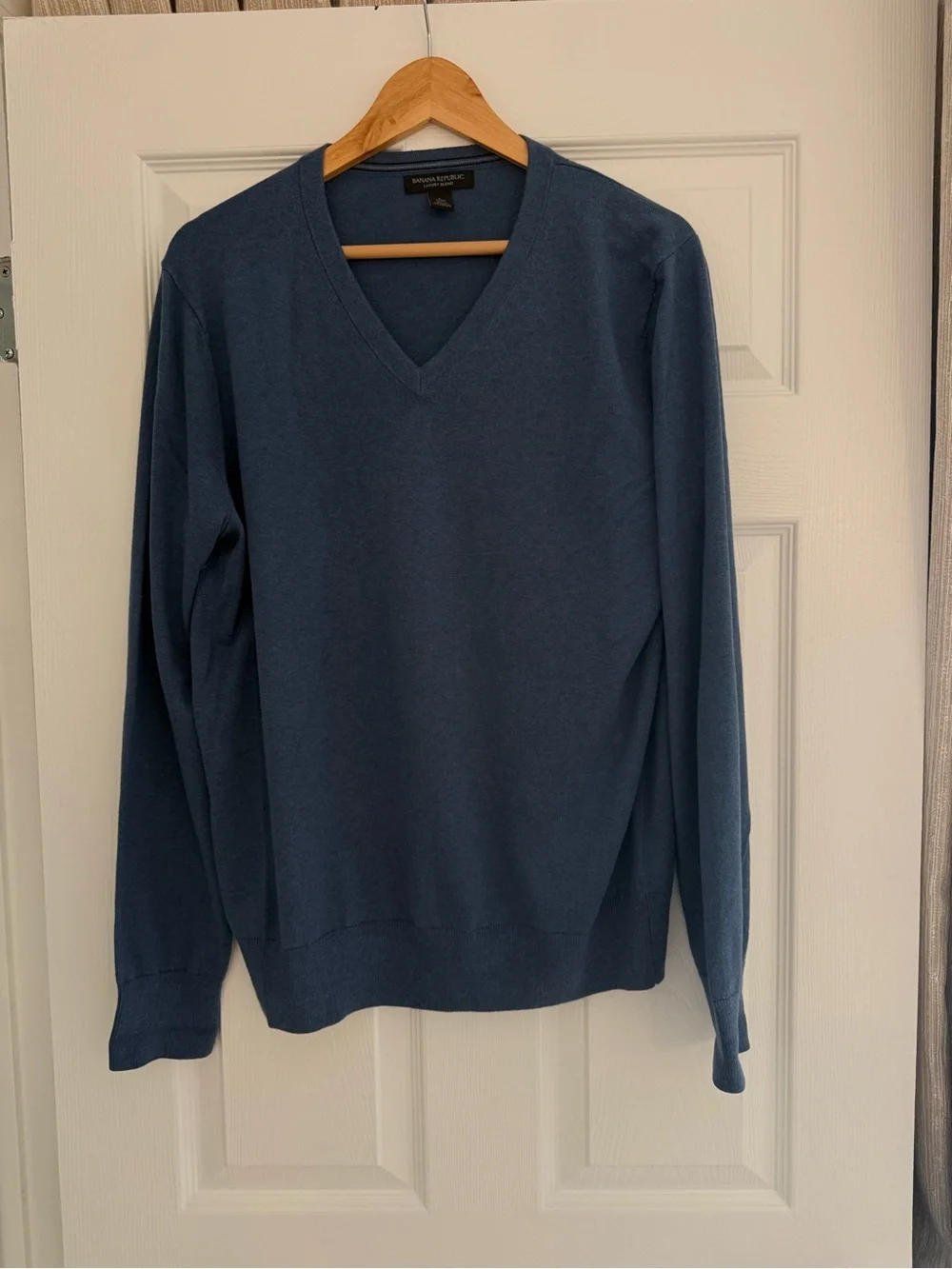 Banana Republic Men’s Silk Cashmere V-Neck Sweater Slate Blue L